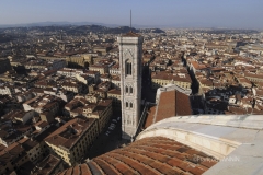 Fevrier 2008 - Italie/Florence: Cathedrale Santa Maria del Flore ou Duomo: le "Campanile de Giotto" et la place de la Republique